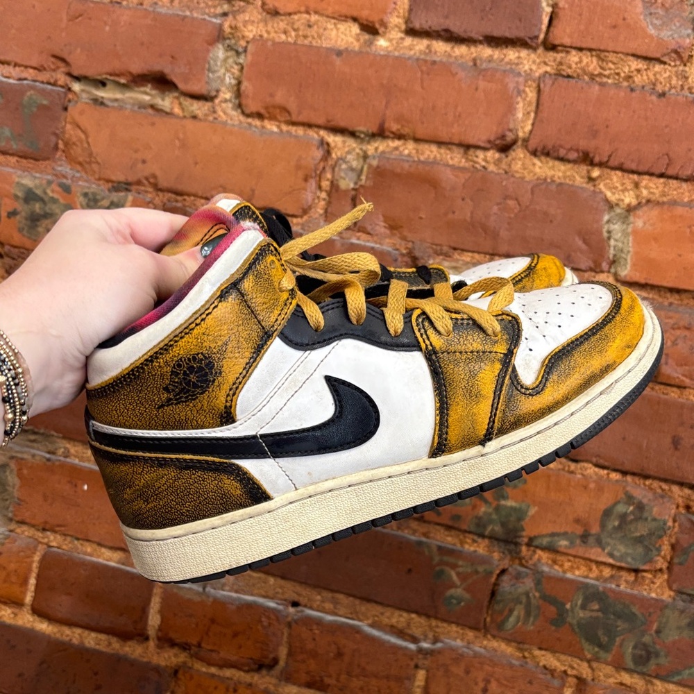 Nike Air Jordan 1 Mid SE “Wear away taxi” High Top‎ Sneakers Size 7Y